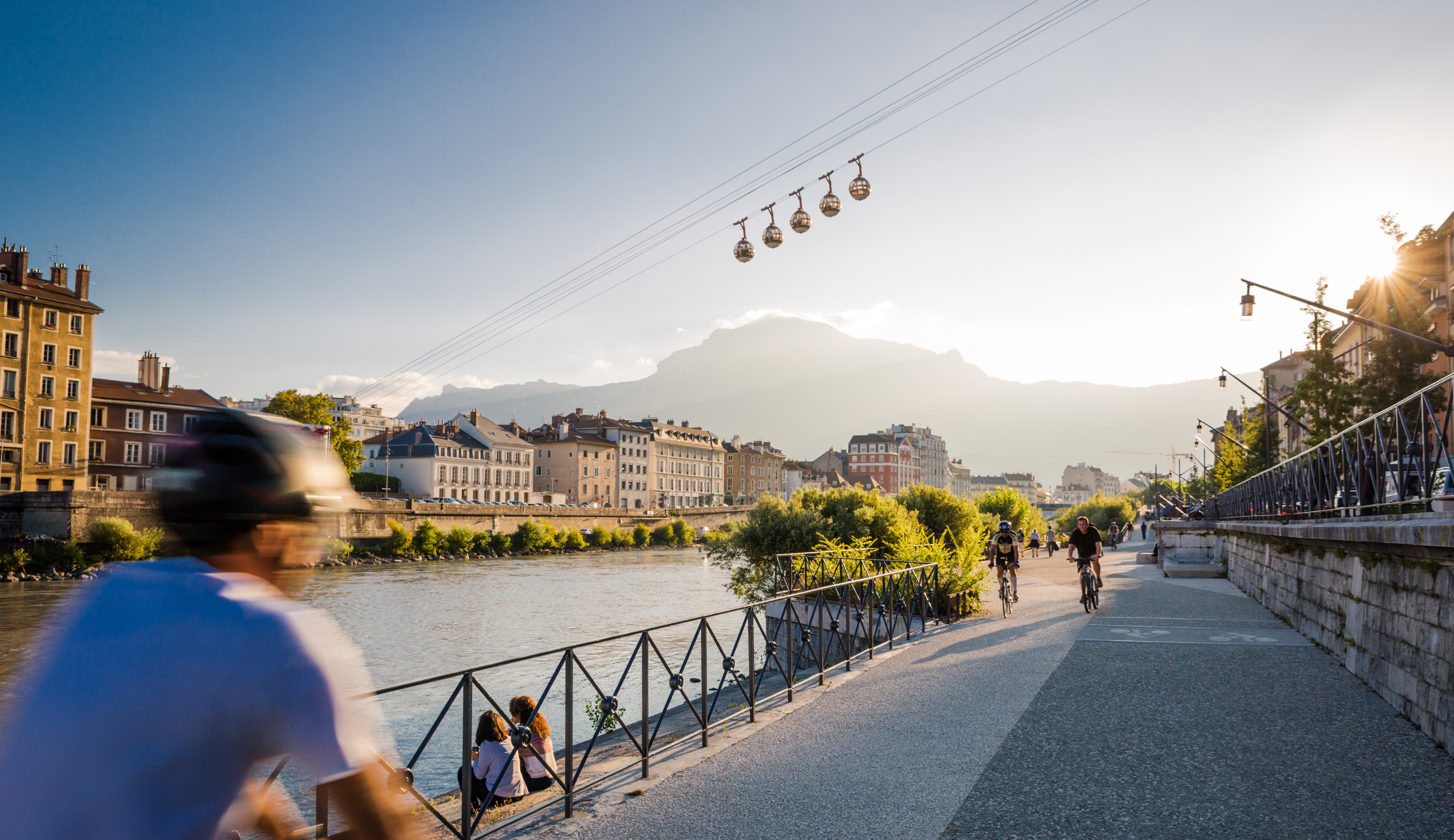 Les quais de l'Isère à Grenoble © Pierre Jayet
